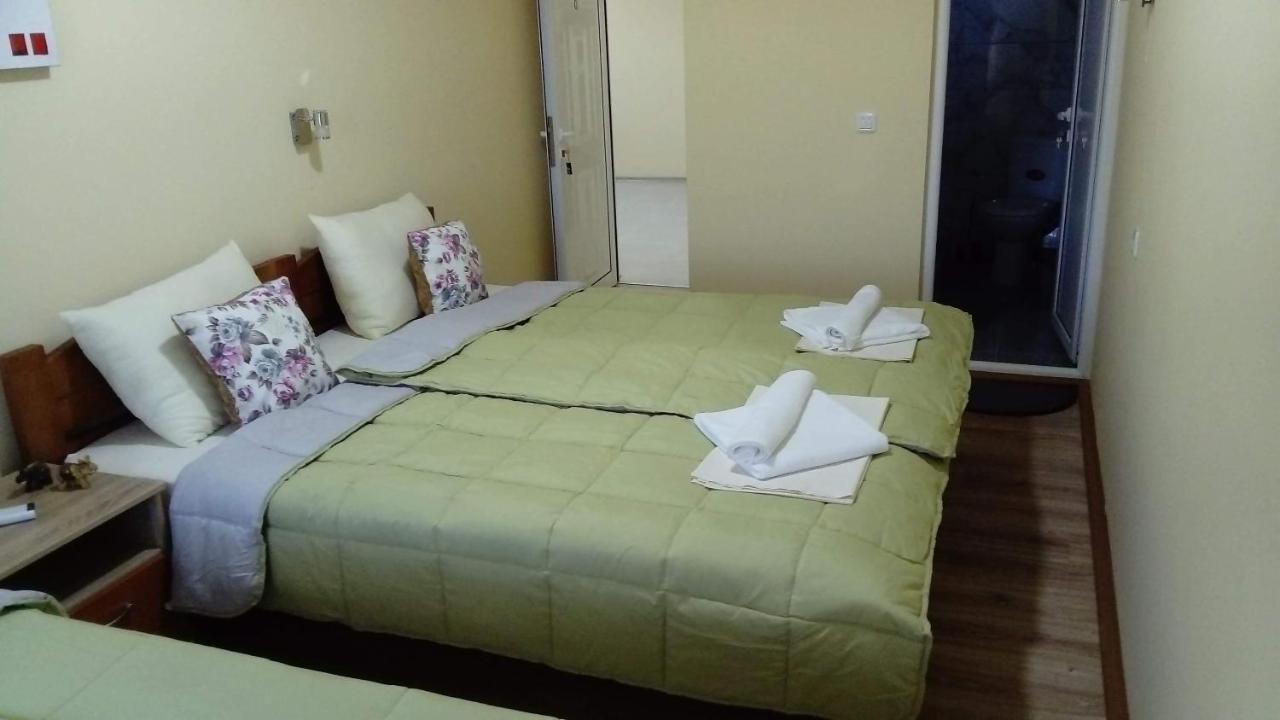 Hostel „Ж" Gradsko Bagian luar foto